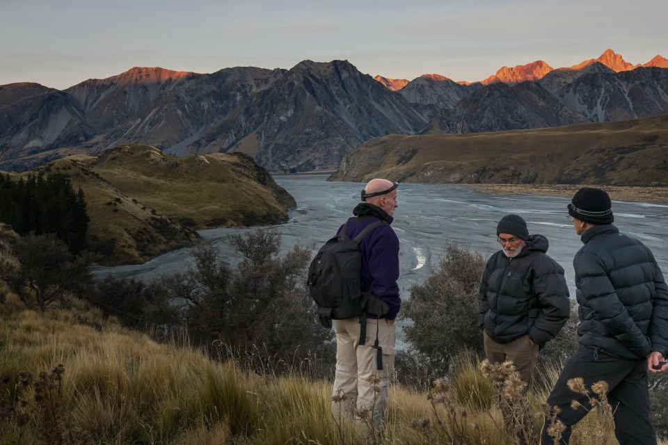 De-briefing following pre-dawn shoot.